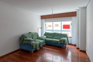 3 dormitorios con muebles de cartón en sada_ANTES